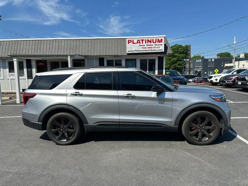 Iconic Silver Metallic 2021 Ford Explorer ST