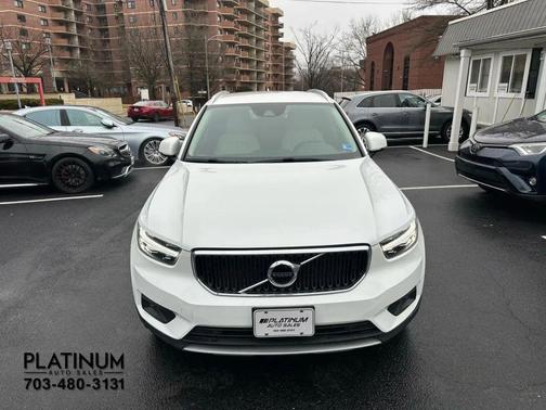 2021 Volvo XC40 T4 Momentum