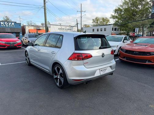 2017 Volkswagen Golf GTI 2.0T SE 4-Door