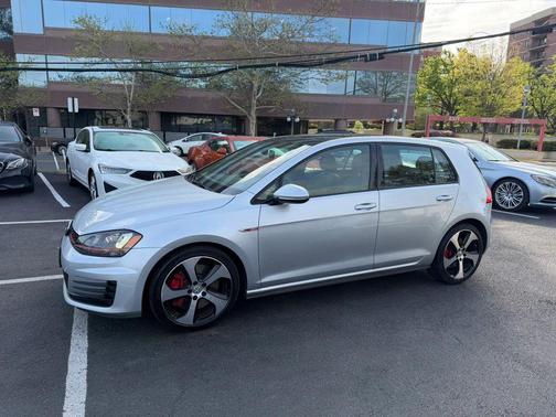 2017 Volkswagen Golf GTI 2.0T SE 4-Door
