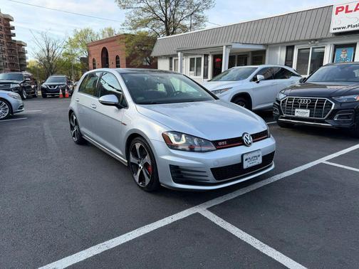 2017 Volkswagen Golf GTI 2.0T SE 4-Door
