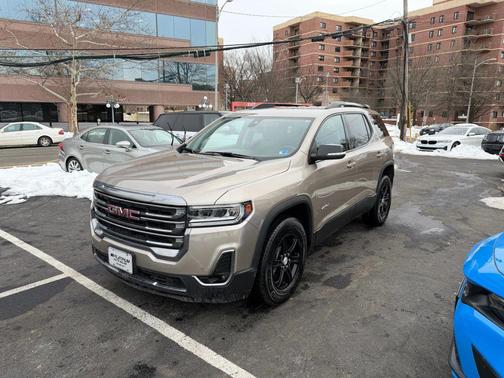 2022 GMC Acadia AWD AT4