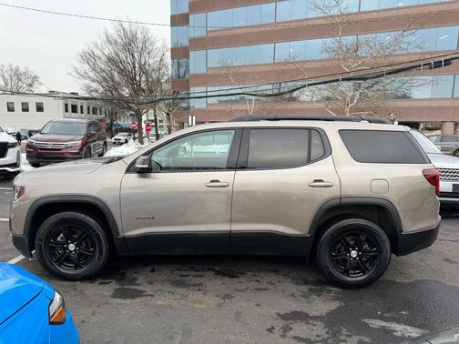 2022 GMC Acadia AWD AT4