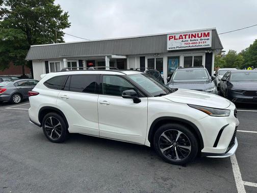 White 2021 Toyota Highlander XSE