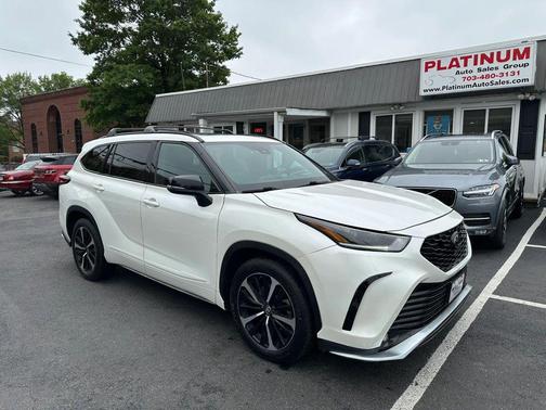 White 2021 Toyota Highlander XSE