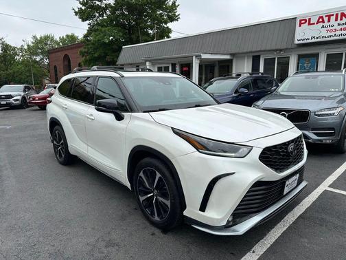 White 2021 Toyota Highlander XSE