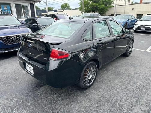 Ebony 2011 Ford Focus SES