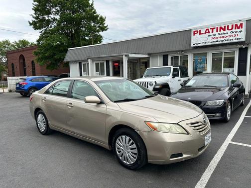 Gold 2009 Toyota Camry XLE