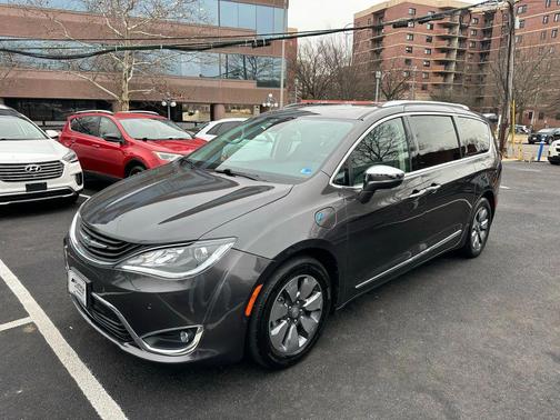 2018 Chrysler Pacifica Hybrid Limited