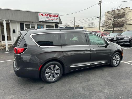 2018 Chrysler Pacifica Hybrid Limited