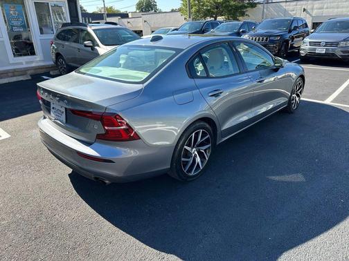 2020 Volvo S60 T5 Momentum