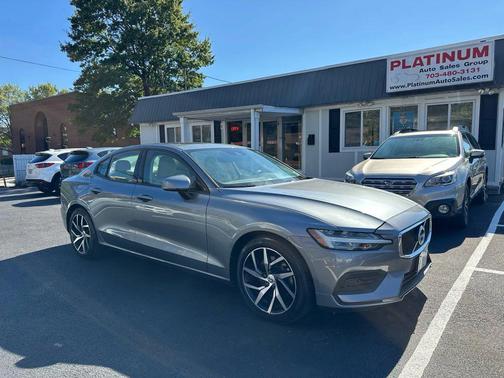 2020 Volvo S60 T5 Momentum