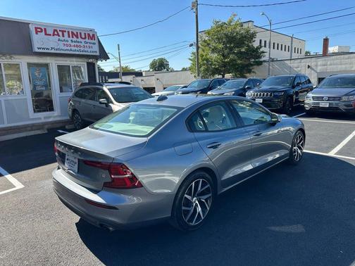 2020 Volvo S60 T5 Momentum