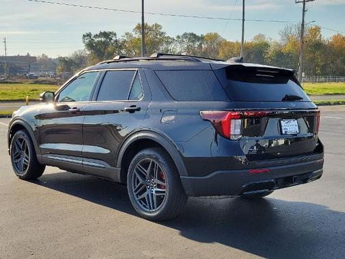 AGATE BLACK METALLIC 2025 Ford Explorer ST-LINE