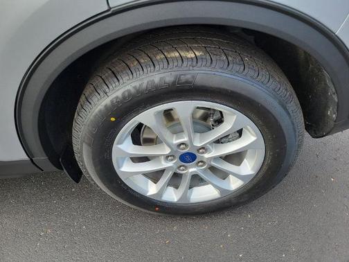 ICONIC SILVER 2021 Ford Escape SE