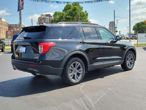 AGATE BLACK METALLIC 2024 Ford Explorer XLT