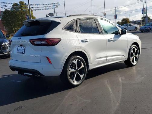 2023 Ford Escape ST-LINE SELECT