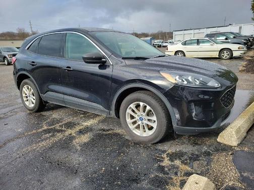 AGATE BLACK METALLIC 2022 Ford Escape SE