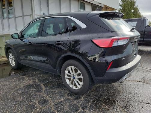 AGATE BLACK METALLIC 2022 Ford Escape SE