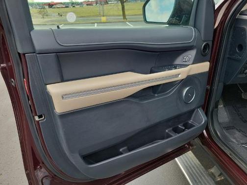 JEWEL RED MET TINTED CC 2023 Ford Expedition LIMITED