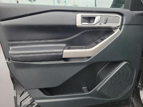 AGATE BLACK METALLIC 2024 Ford Explorer XLT
