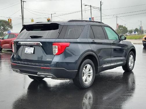 ICONIC SILVER METALLIC 2024 Ford Explorer XLT