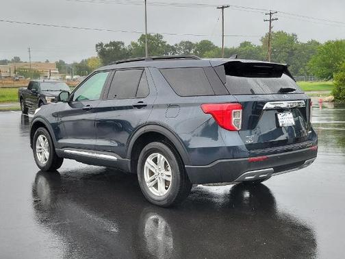 ICONIC SILVER METALLIC 2024 Ford Explorer XLT