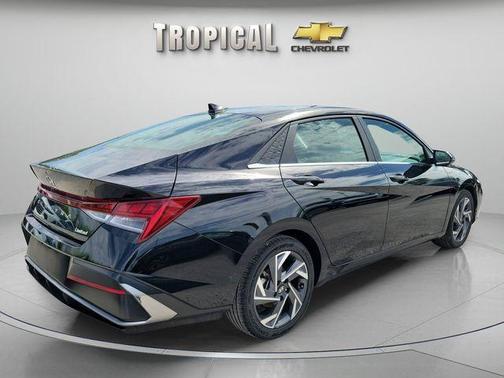 Black 2025 Hyundai ELANTRA Limited