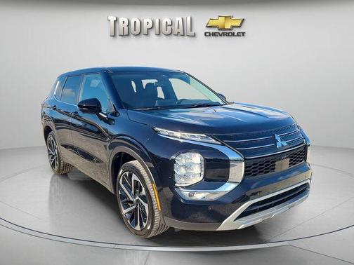 Gray 2024 Mitsubishi Outlander SE