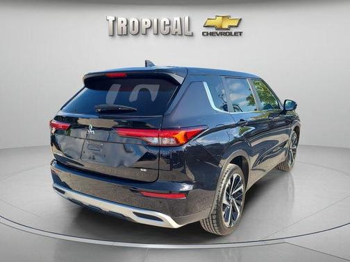 Gray 2024 Mitsubishi Outlander SE