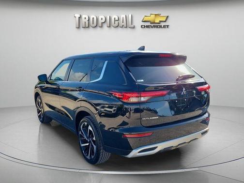 Gray 2024 Mitsubishi Outlander SE