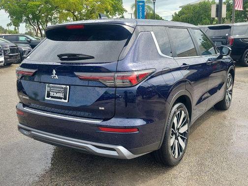 Blue 2025 Mitsubishi Outlander SE