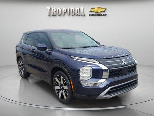 Blue 2025 Mitsubishi Outlander SE
