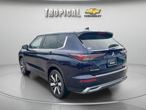 Blue 2025 Mitsubishi Outlander SE