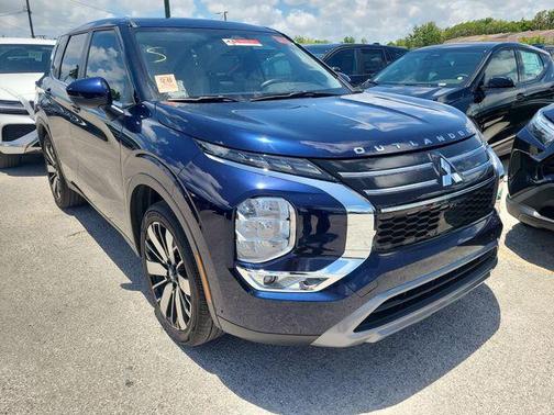 Blue 2025 Mitsubishi Outlander SE