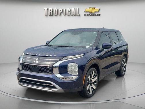 Blue 2025 Mitsubishi Outlander SE