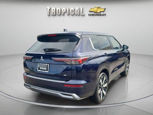 Blue 2025 Mitsubishi Outlander SE