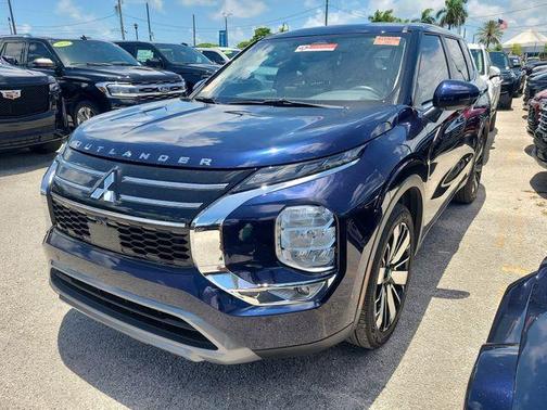 Blue 2025 Mitsubishi Outlander SE
