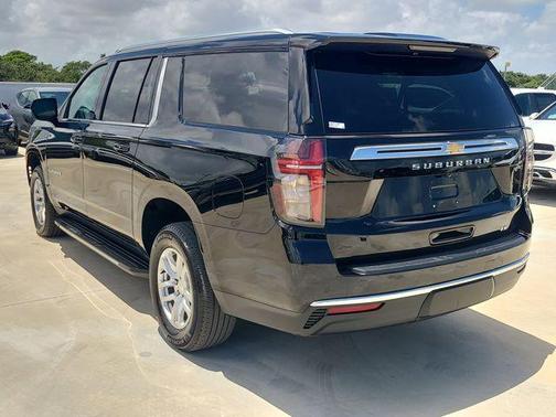 Black 2024 Chevrolet Suburban LT