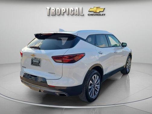 Iridescent Pearl Tricoat 2024 Chevrolet Blazer Premier