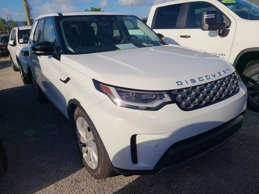 Fuji White 2024 Land Rover Discovery P300 S