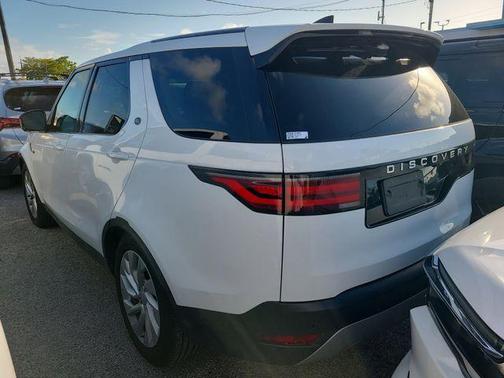 Fuji White 2024 Land Rover Discovery P300 S