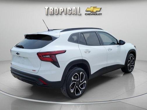 Summit White 2025 Chevrolet Trax 2RS