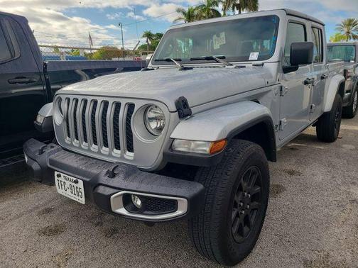 Silver Zynith Clearcoat 2023 Jeep Gladiator Overland