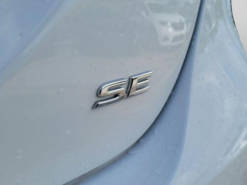 Ice 2023 Toyota Camry SE