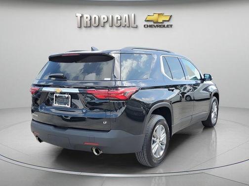 Mosaic Black Metallic 2023 Chevrolet Traverse LT Leather