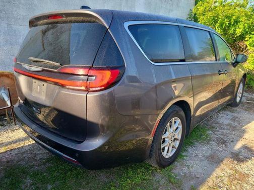 Granite Crystal Clearcoat Metallic 2023 Chrysler Pacifica Touring-L