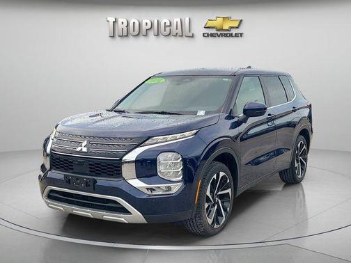 Cosmic Blue Metallic 2024 Mitsubishi Outlander SE