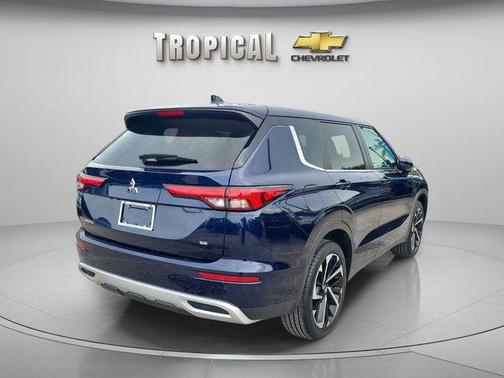 Cosmic Blue Metallic 2024 Mitsubishi Outlander SE