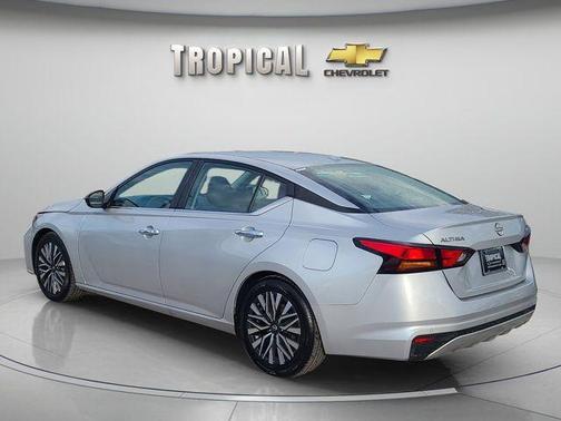 Brilliant Silver Metallic 2024 Nissan Altima 2.5 SV